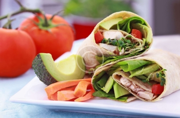 Fresh Roll with Avocado, Chicken and Yoghurt Dressing